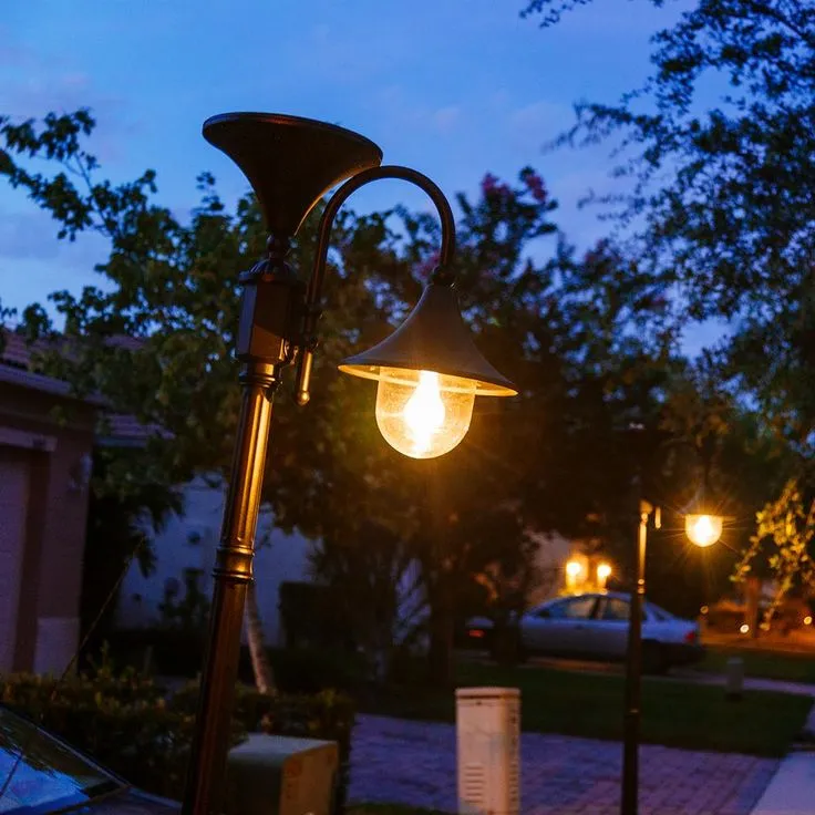 Gama Sonic Everest Single Black Outdoor Integrated Led Solar Lamp Post Light with GS Solar LED Light Bulb, photo 2 of 6