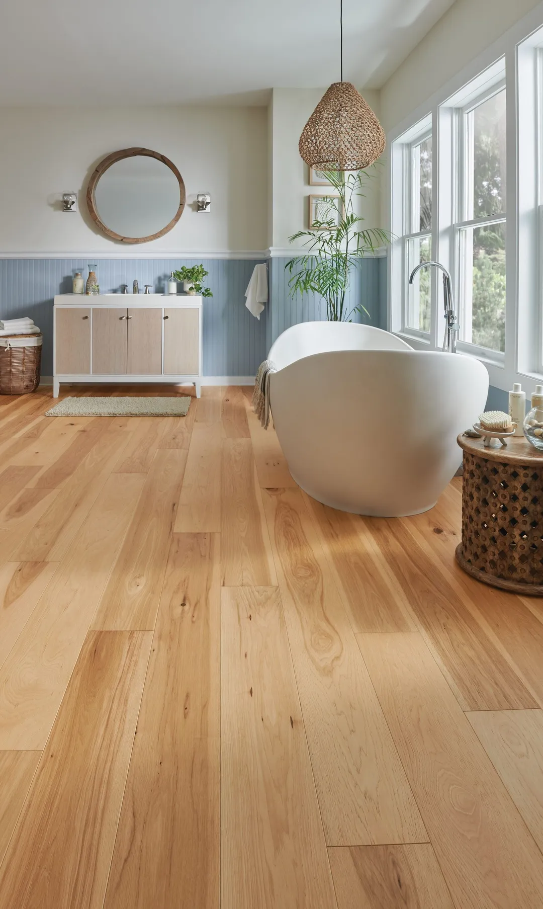 Bruce Forest Rain Natural Hickory 7-7/16-in W x 1/4-in T x Varying Length Wirebrushed Waterproof Engineered Hardwood Flooring (15.54-sq ft / Carton), photo 3 of 14