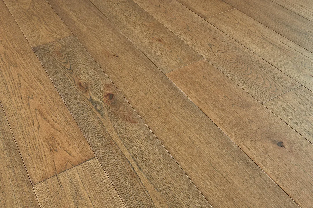 Bruce Forest Rain Calming Tea Hickory 7-7/16-in W x 1/4-in T x Varying Length Wirebrushed Waterproof Engineered Hardwood Flooring (15.54-sq ft / Carton), photo 4 of 13