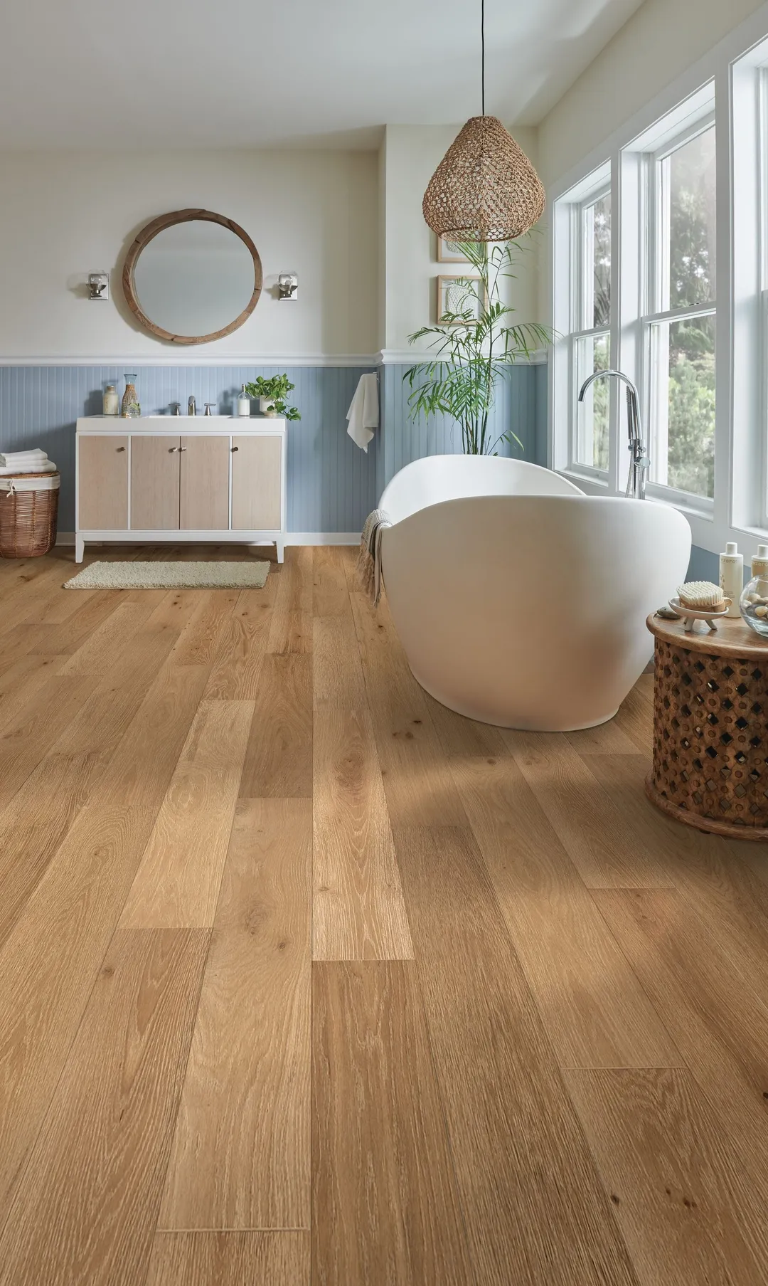 Bruce Forest Rain Serene Neutral White Oak 7-7/16-in W x 1/4-in T x Varying Length Wirebrushed Waterproof Engineered Hardwood Flooring (15.54-sq ft / Carton), photo 3 of 13