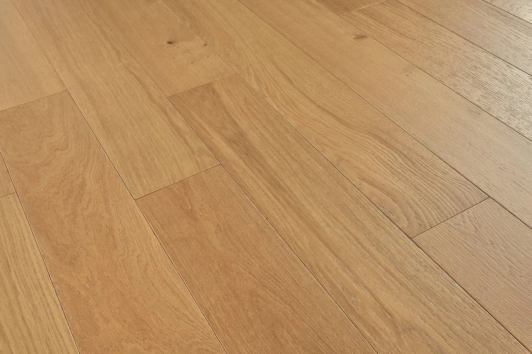 Bruce Forest Rain Tranquil Warmth White Oak 7-7/16-in W x 1/4-in T x Varying Length Wirebrushed Waterproof Engineered Hardwood Flooring (15.54-sq ft / Carton), photo 4 of 13