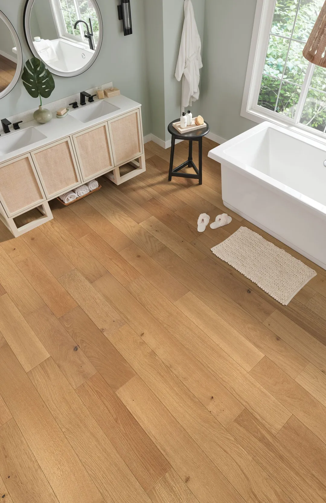 Bruce Forest Rain Tranquil Warmth White Oak 7-7/16-in W x 1/4-in T x Varying Length Wirebrushed Waterproof Engineered Hardwood Flooring (15.54-sq ft / Carton), photo 3 of 13