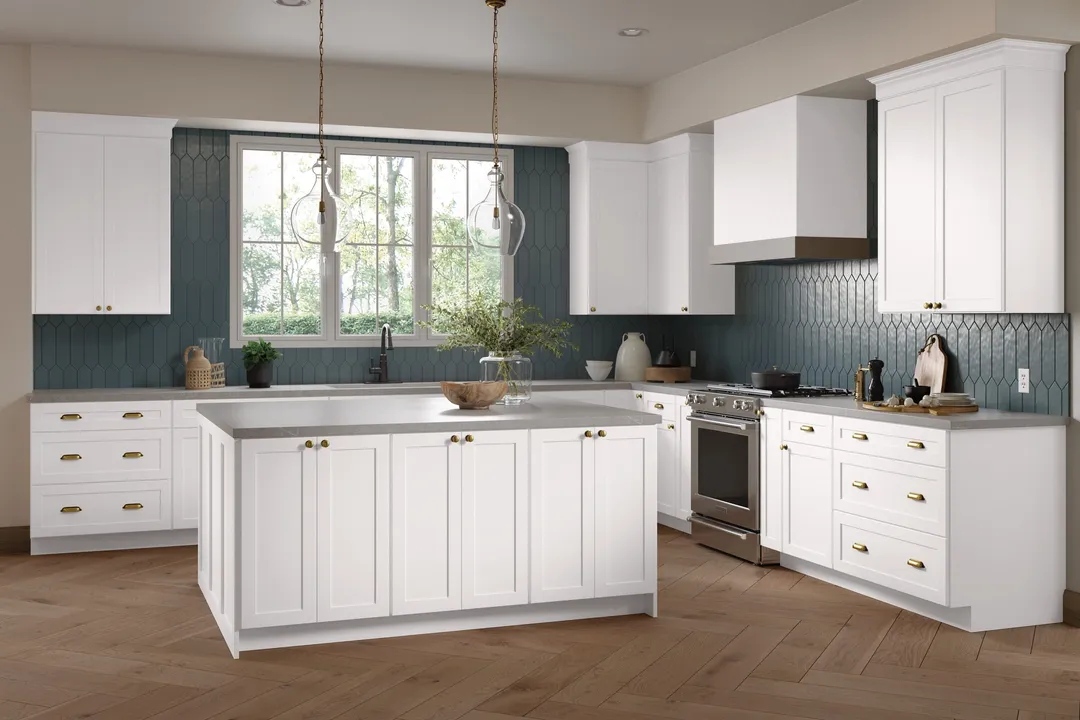 Diamond Express Jamestown 36-in W x 34.5-in H x 24-in D White Lazy Susan Corner Base Fully Assembled Plywood Cabinet (Recessed Panel Shaker Style), photo 3 of 19
