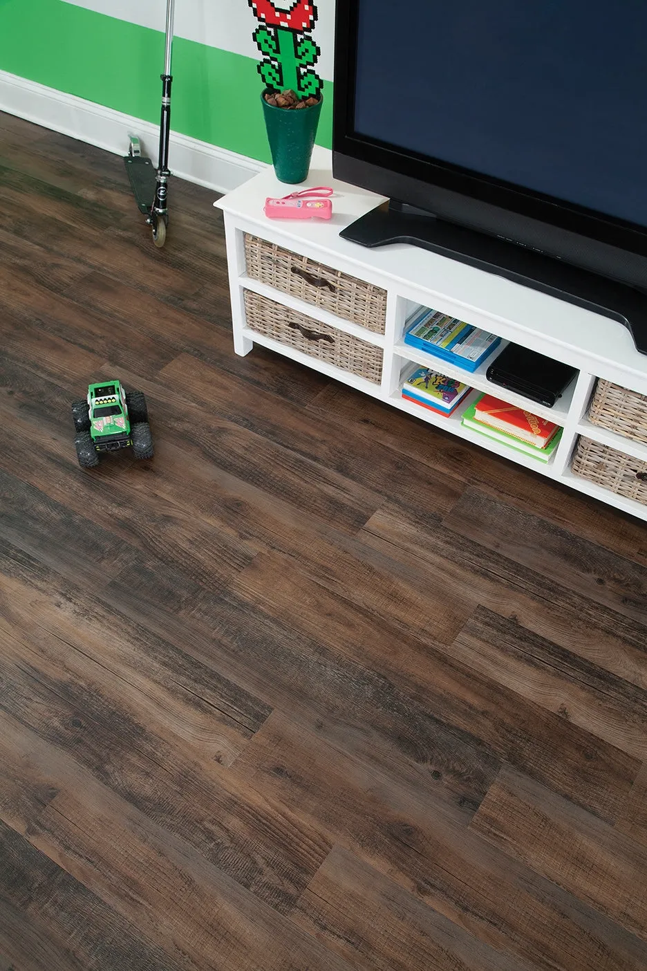 Style Selections Antique Woodland Oak 6-in W x 36-in L x 2-mm Peel-and-Stick Water-Resistant Luxury Vinyl Plank Flooring (1.5-sq ft Piece), photo 3 of 7