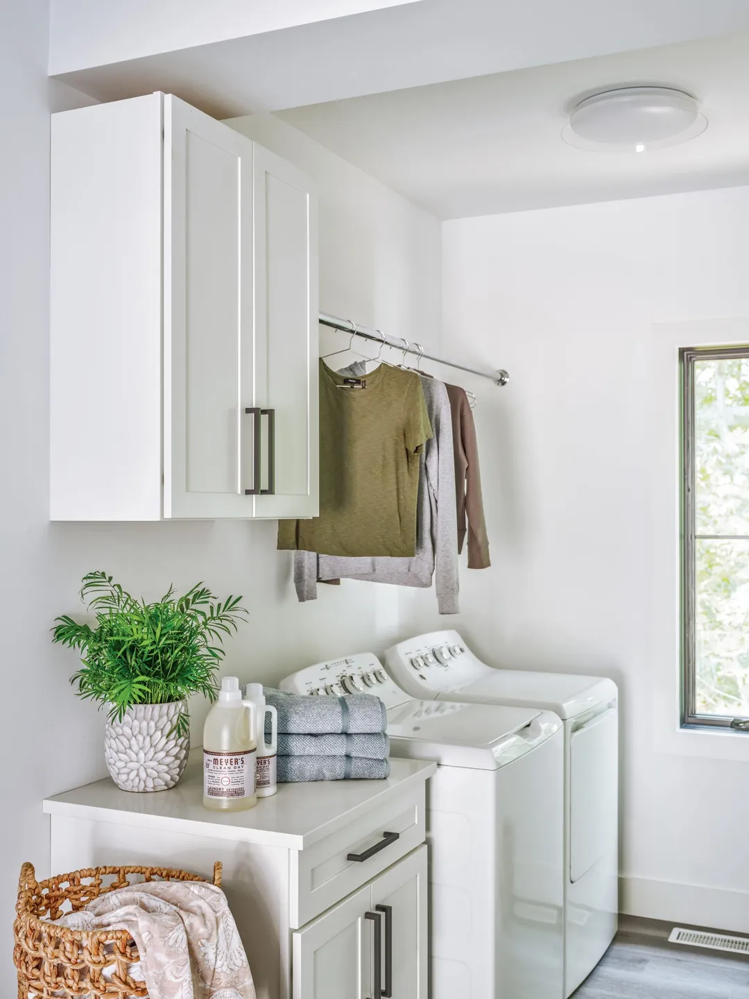 Diamond Express Jamestown 36-in W x 36-in H x 12-in D White L-shaped Corner Wall Fully Assembled Plywood Cabinet (Recessed Panel Shaker Style), photo 14 of 17
