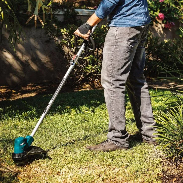 Makita 18-Volt LXT Lithium-Ion Brushless Cordless String Trimmer Kit with bonus 0.080 in. x 175 ft. Twisted Trimmer Line, photo 9 of 11