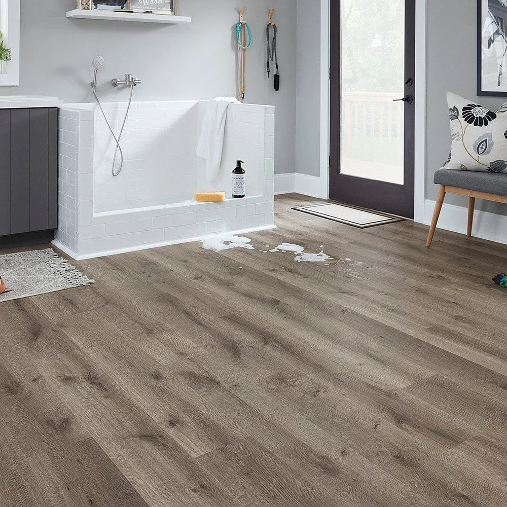 Pergo TimberCraft +WetProtect Ruxin Oak Waterproof Laminate Flooring, photo 2 of 25