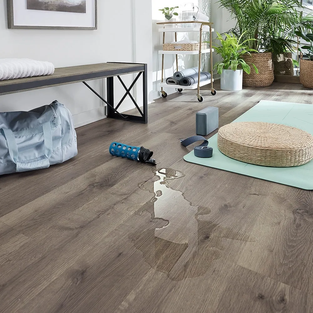 Pergo TimberCraft +WetProtect Ruxin Oak Waterproof Laminate Flooring, photo 6 of 25