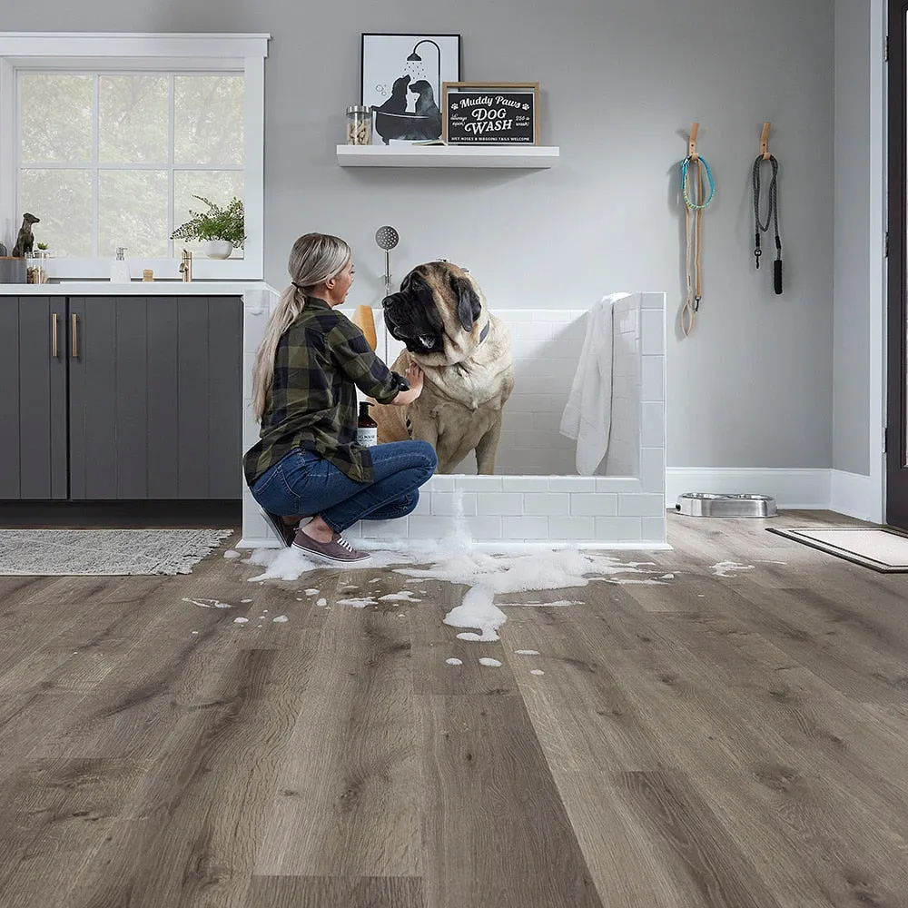 Pergo TimberCraft +WetProtect Ruxin Oak Waterproof Laminate Flooring, photo 8 of 25