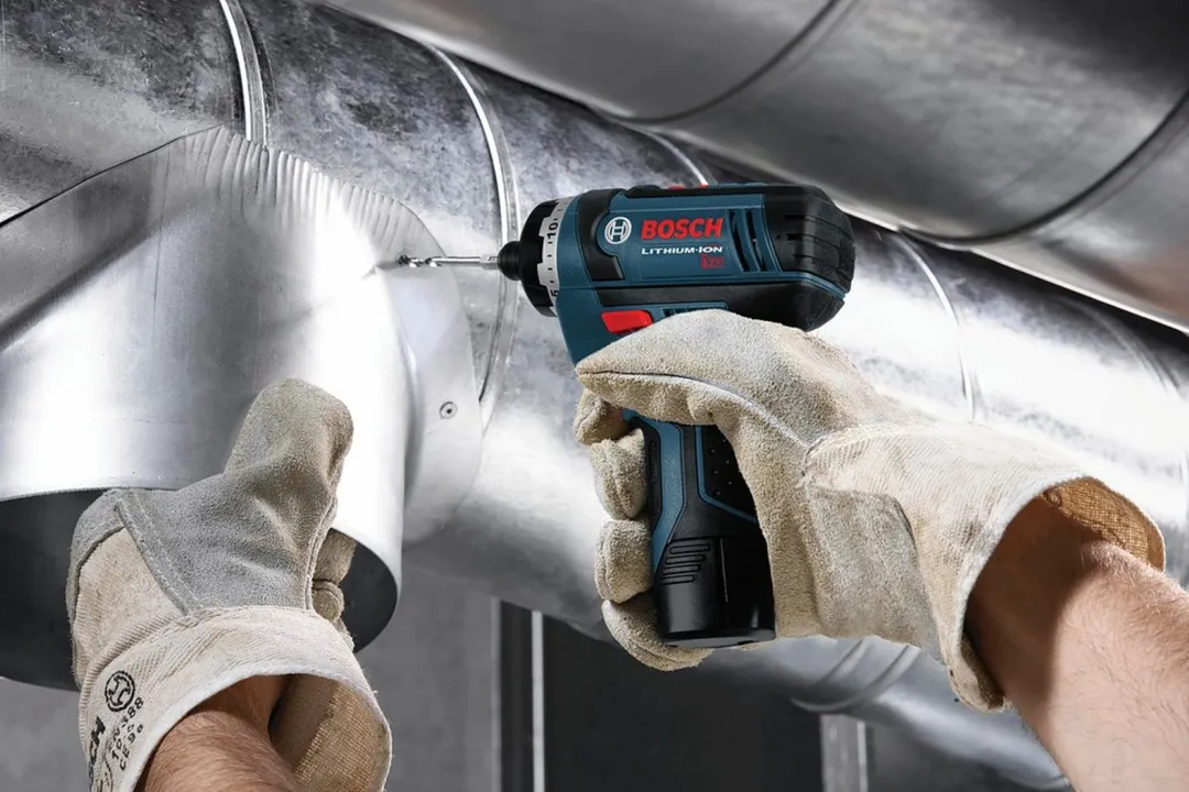 Bosch PS21-2A 12V Max 1/4-in Hex Cordless Drill/Driver Kit with Charger and 2 Batteries, photo 3 of 8