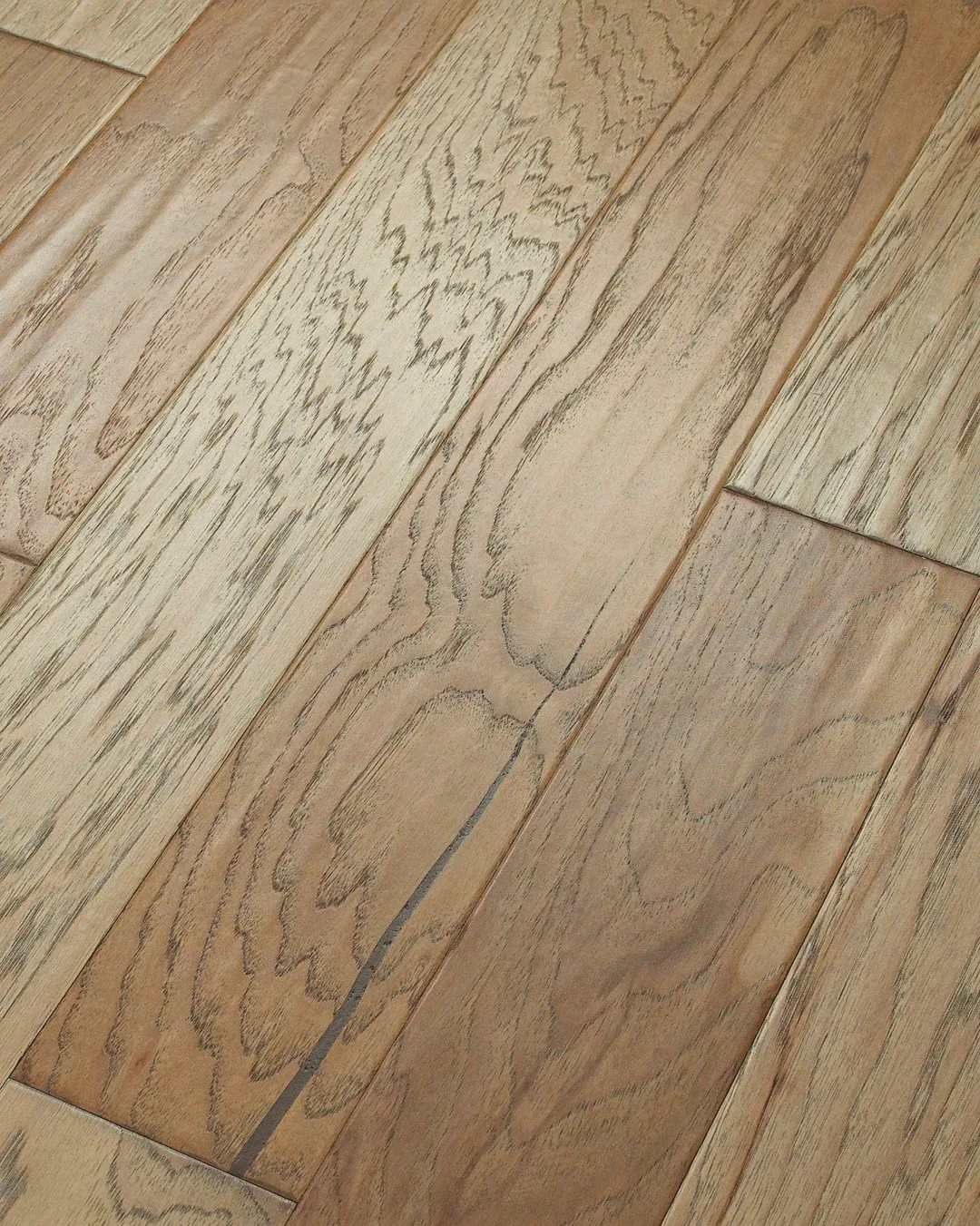 Shaw Gallant Hickory Galahad Hickory 3/8-in T x 5-in W Water Resistant Handscraped Engineered Hardwood Flooring ( 23.66-sq ft / Carton ), photo 3 of 8