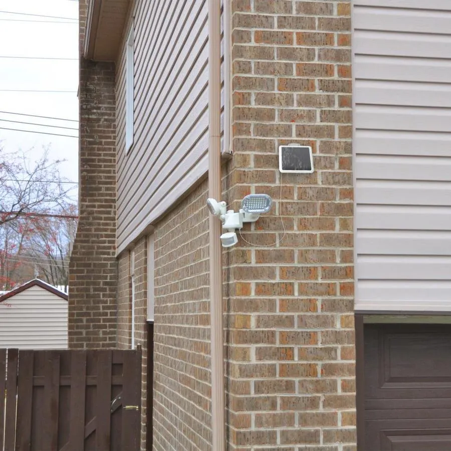 Sunforce 180-Degree 1000-Lumen Off-White Solar Integrated LED Motion-Activated Flood Light with Timer, photo 4 of 6