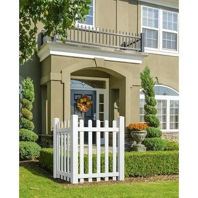 Freedom Pre-Assembled Shadowbox 6 ft high · 6 ft wide White Vinyl Dog Ear Vinyl Fence Panel