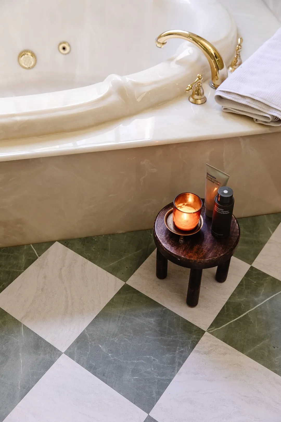 FloorPops x Chris Loves Julia Green 2.76-mil x 12-in W Waterproof Peel and Stick Marble look Luxury Vinyl Tile Flooring ( 20-sq ft Carton ), photo 5 of 12
