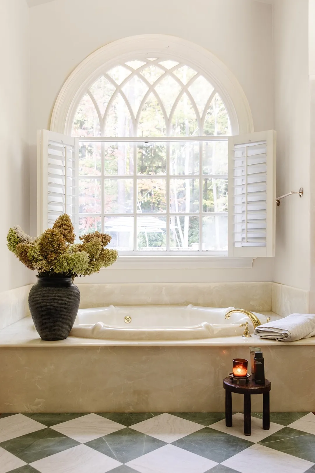 FloorPops x Chris Loves Julia Green 2.76-mil x 12-in W Waterproof Peel and Stick Marble look Luxury Vinyl Tile Flooring ( 20-sq ft Carton ), photo 6 of 12