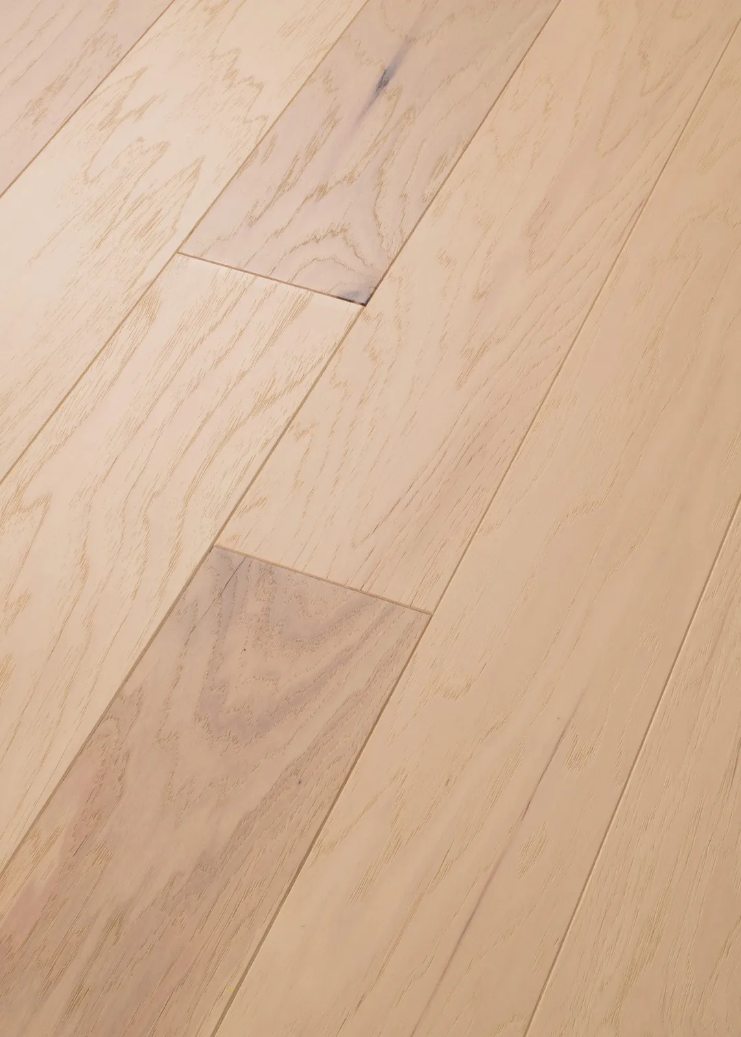 Shaw Tucker Creek Brushed Forest Hickory 1/2-in T x 5-in W Water Resistant Wirebrushed Engineered Hardwood Flooring ( 19.72-sq ft / Carton ), photo 4 of 7