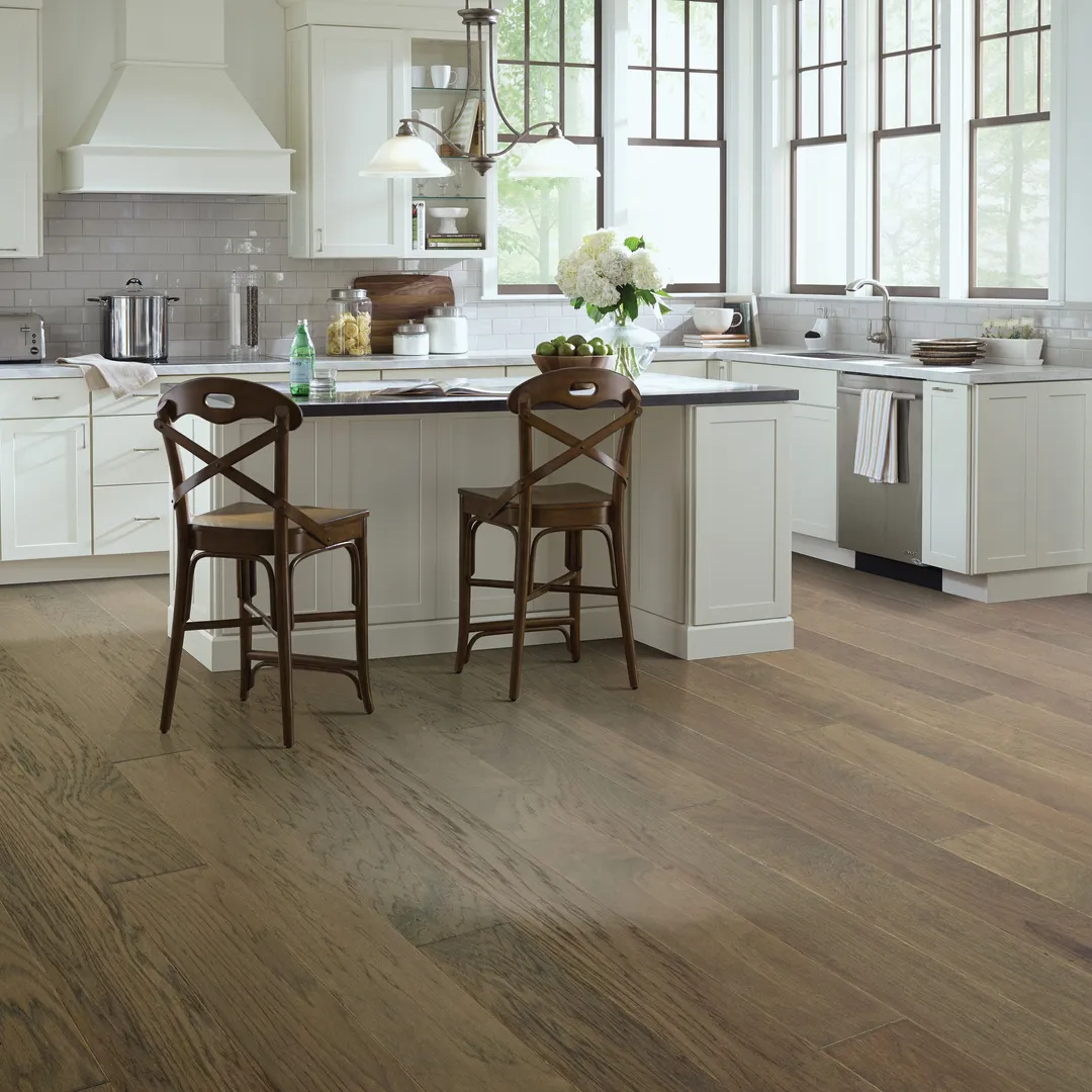 Shaw Oldham Plains 6.38 Davenport Hickory 3/8-in T x Variable W Water Resistant Wirebrushed Engineered Hardwood Flooring ( 30.48-sq ft / Carton ), photo 2 of 8