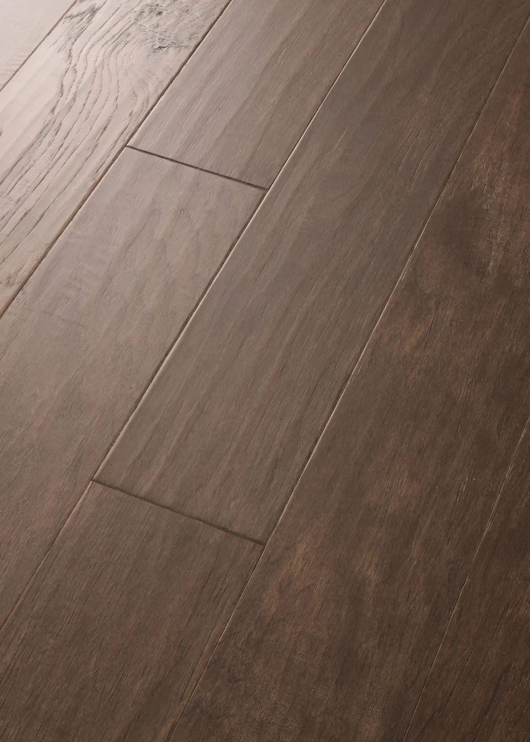 Shaw Ramblery 5 Parton Hickory 3/8-in T x 5-in W Water Resistant Handscraped Engineered Hardwood Flooring ( 23.66-sq ft / Carton ), photo 4 of 10