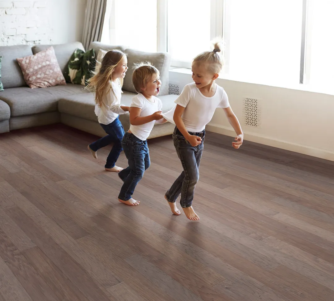 Shaw Ramblery 5 Parton Hickory 3/8-in T x 5-in W Water Resistant Handscraped Engineered Hardwood Flooring ( 23.66-sq ft / Carton ), photo 10 of 10