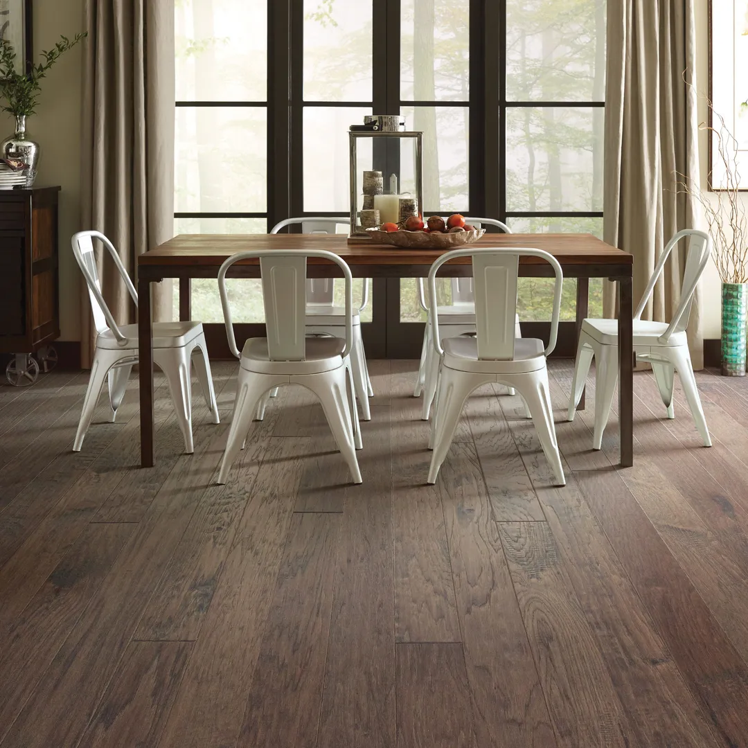 Shaw Ramblery 5 Parton Hickory 3/8-in T x 5-in W Water Resistant Handscraped Engineered Hardwood Flooring ( 23.66-sq ft / Carton ), photo 2 of 10