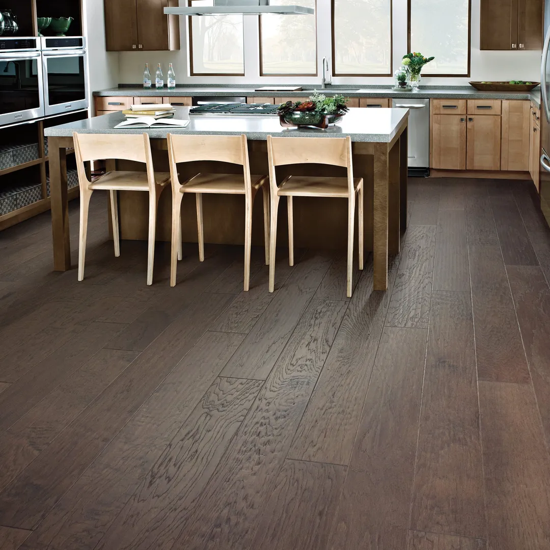 Shaw Ramblery 6.38 Parton Hickory 3/8-in T x Variable W Water Resistant Handscraped Engineered Hardwood Flooring ( 30.48-sq ft / Carton ), photo 2 of 7