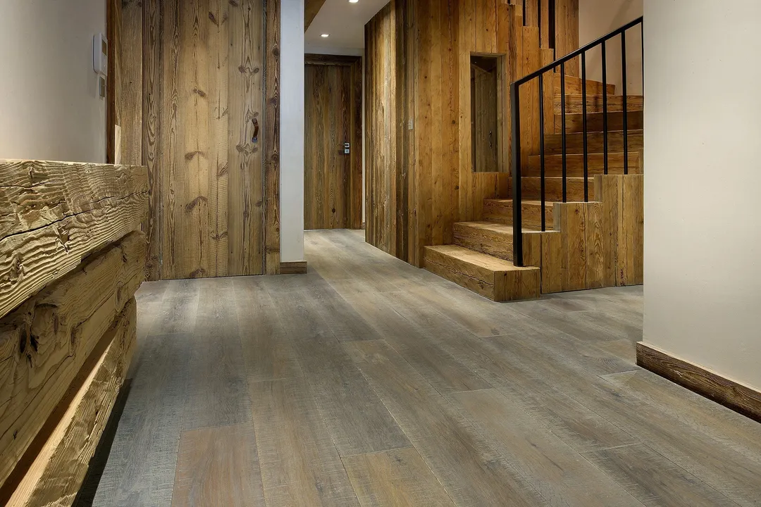 Flooors by LTL Manchester Brown Oak 19/32-in T x 7-31/64-in W Handscraped Engineered Hardwood Flooring ( 23.31-sq ft / Carton ), photo 6 of 7