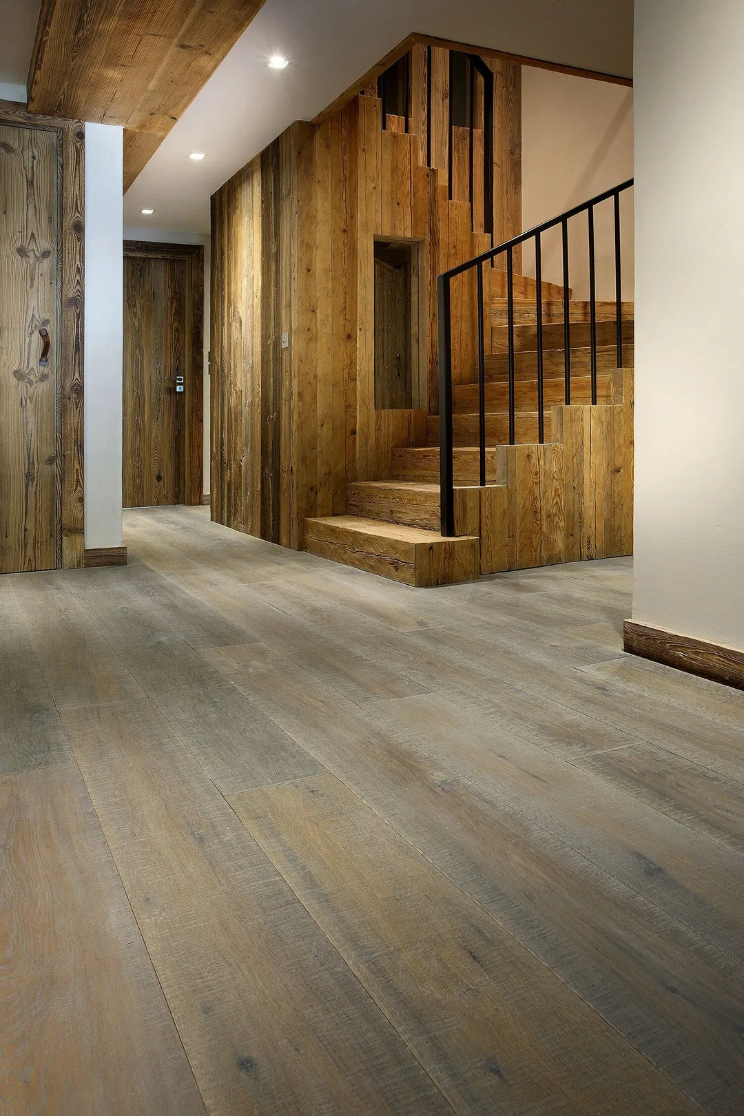 Flooors by LTL Manchester Brown Oak 19/32-in T x 7-31/64-in W Handscraped Engineered Hardwood Flooring ( 23.31-sq ft / Carton ), photo 7 of 7