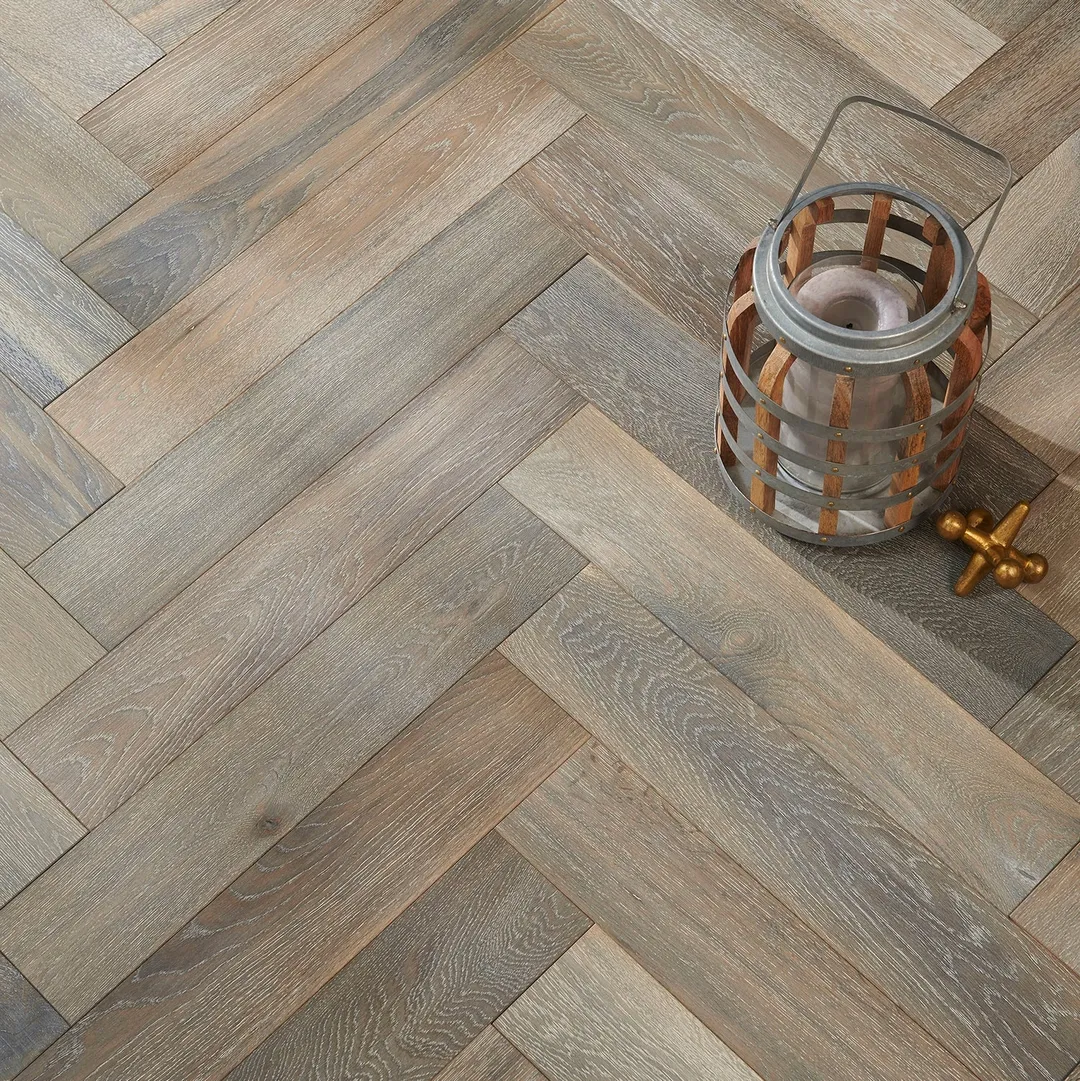 Flooors by LTL Chevron Oxford Grey Tone Oak 19/32-in T x 3-17/32-in W Wirebrushed Engineered Hardwood Flooring ( 7.31-sq ft / Carton ), photo 7 of 7