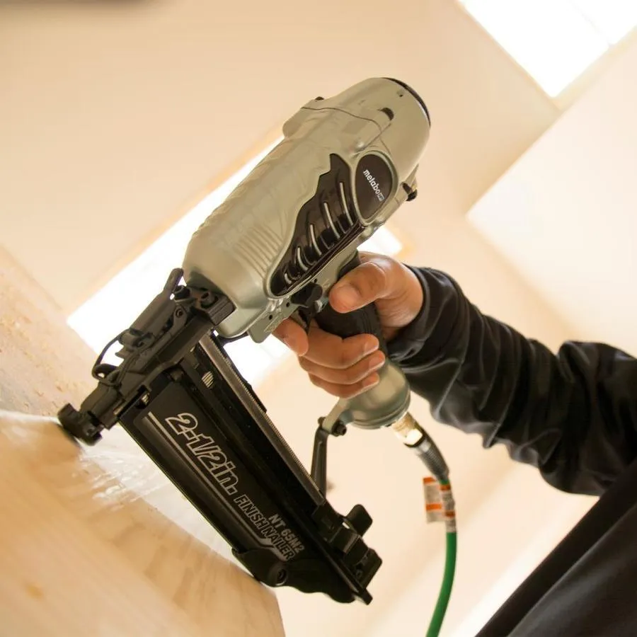 Metabo HPT (was Hitachi Power Tools) 2.5-in 16-Gauge Pneumatic Finish Nailer, photo 3 of 10