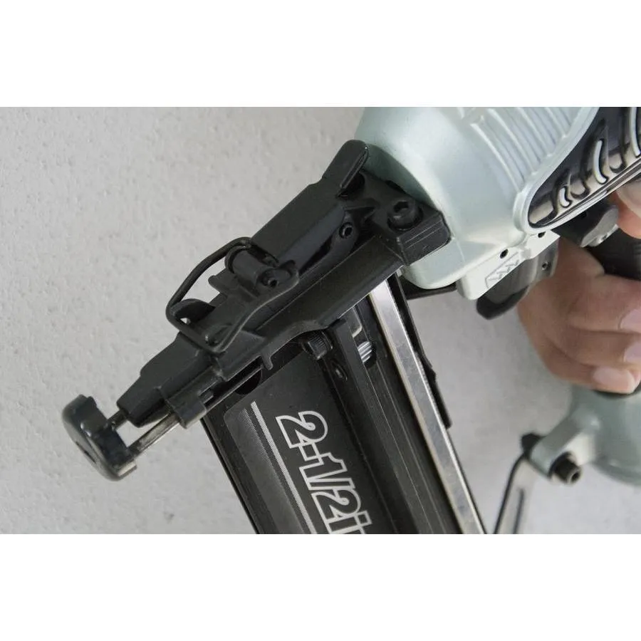 Metabo HPT (was Hitachi Power Tools) 2.5-in 16-Gauge Pneumatic Finish Nailer, photo 8 of 10