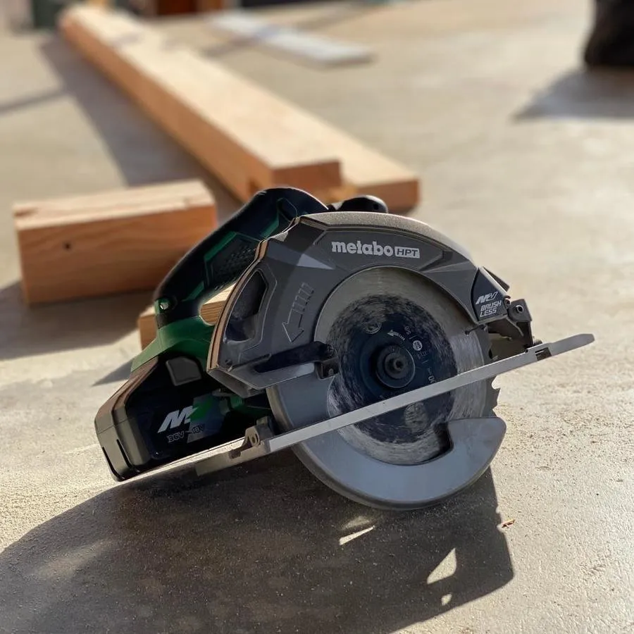 Metabo HPT (was Hitachi Power Tools) MultiVolt 36-Volt 7-1/4-in Brushless Hybrid Cordless and Corded Circular Saw with Brake and Aluminum Alloy Die Casting Shoe, photo 11 of 13