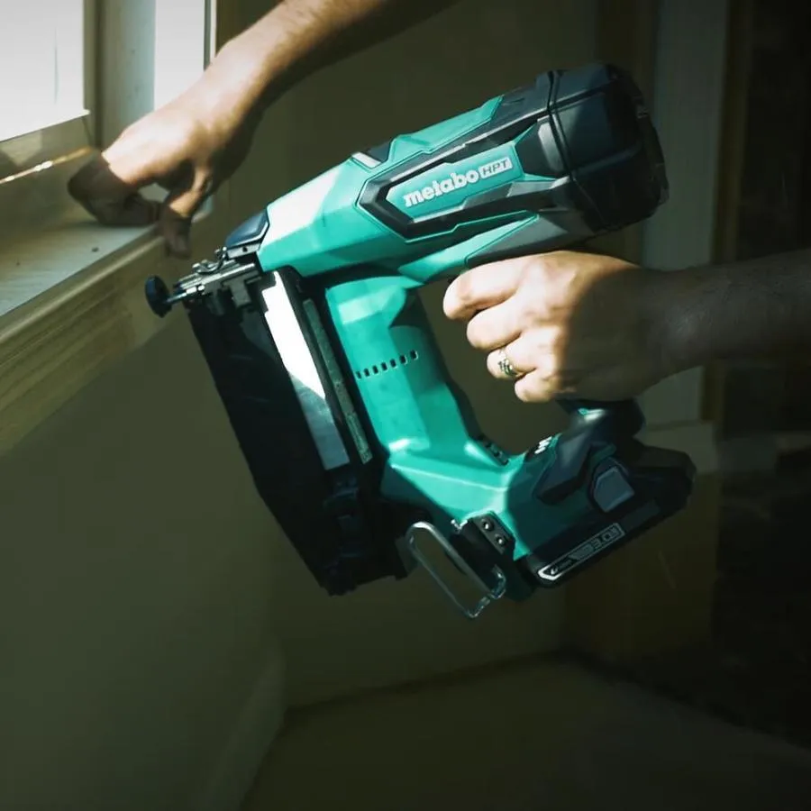Metabo HPT (was Hitachi Power Tools) 2.5-in 16-Gauge 18-Volt Cordless Finish Nailer, photo 2 of 9