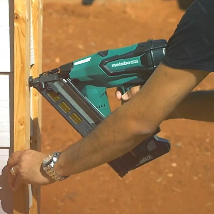 Metabo HPT (was Hitachi Power Tools) 2.5-in 15-Gauge 18-Volt Cordless Finish Nailer, photo 2 of 8