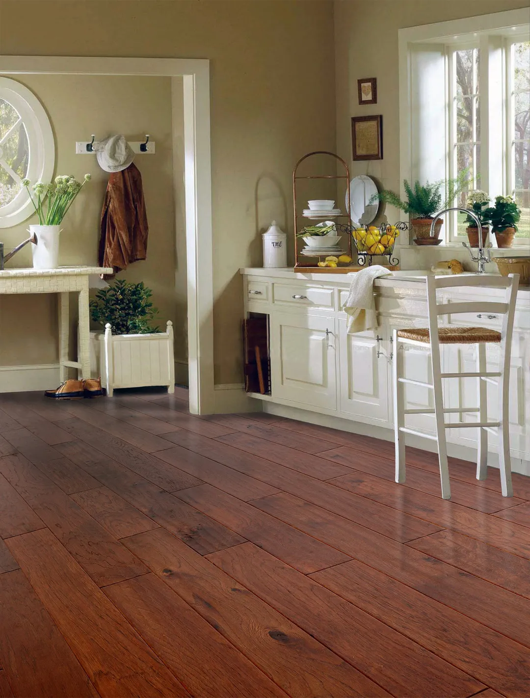 allen + roth Nutmeg Hickory 3/8-in T x 5-in W Handsculpted Engineered Hardwood Flooring ( 32.29-sq ft / Carton ), photo 3 of 8