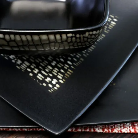 Naina 16-Piece Modern Black Stoneware Dinnerware Set (Service for 4)