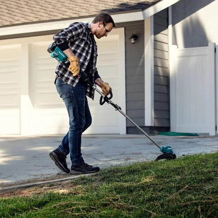 Makita 18-Volt LXT Lithium-Ion Brushless Cordless String Trimmer Kit with bonus 0.080 in. x 175 ft. Twisted Trimmer Line, photo 6 of 11
