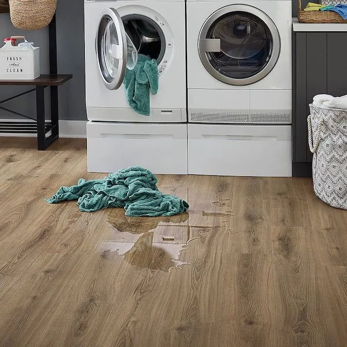 Pergo Pro +WetProtect Knightwood Oak Waterproof Laminate Flooring, photo 8 of 11