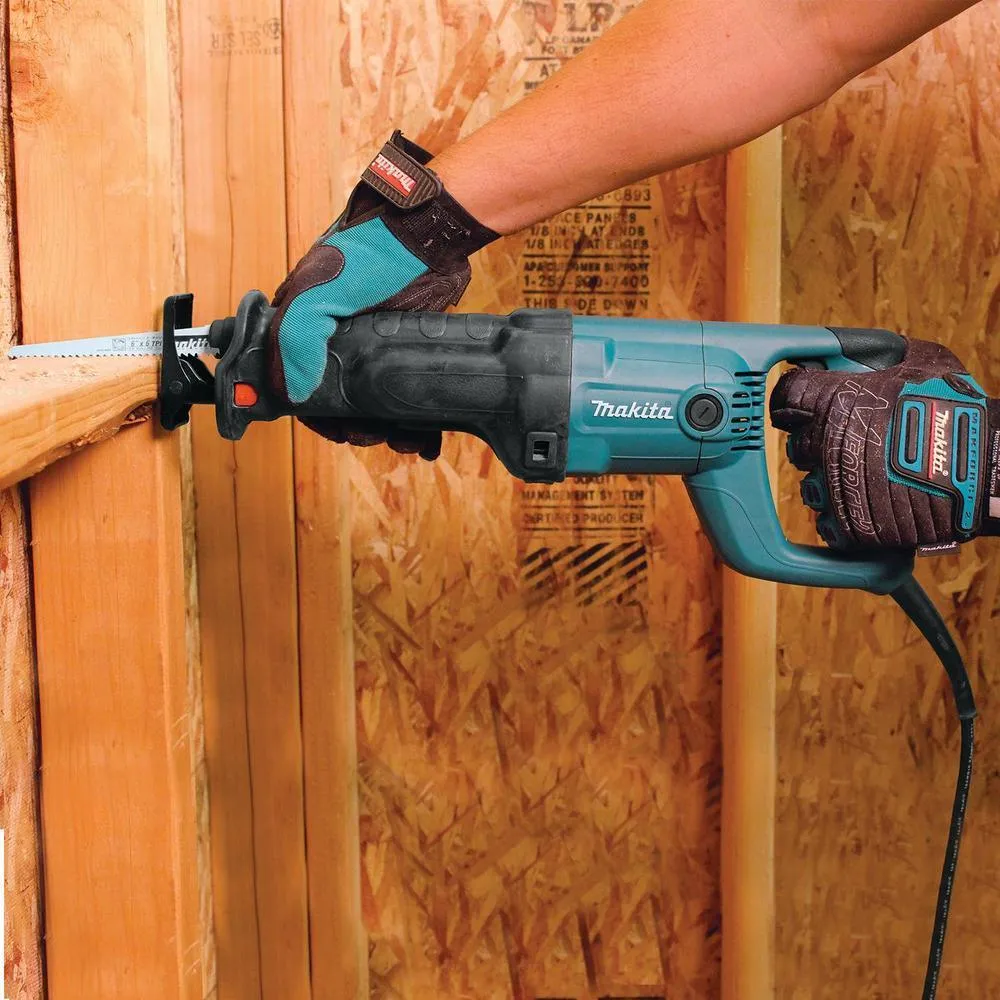 11 Amp Corded Variable Speed Reciprocating Saw With Wood Cutting Blade, Metal Cutting Blade and Hard Case, no lock-on, photo 4 of 15