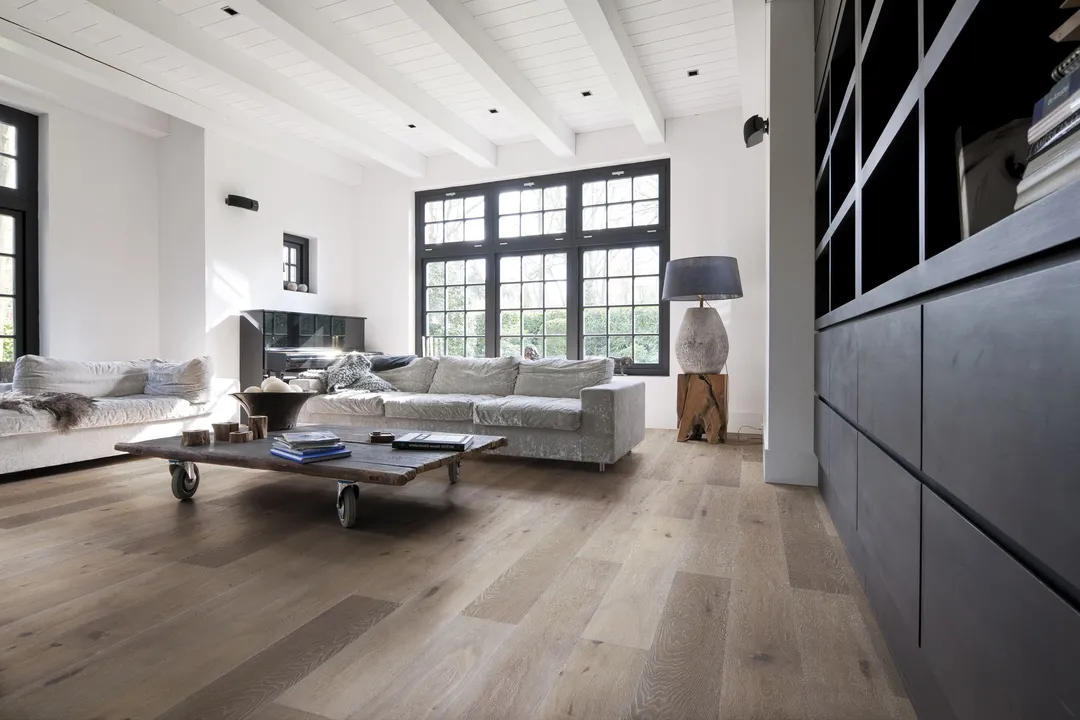 Solidfloor Originals Caucasus Oak 5/8-in T x 8-21/32-in W Handscraped Engineered Hardwood Flooring ( 20.831-sq ft / Carton ), photo 2 of 7