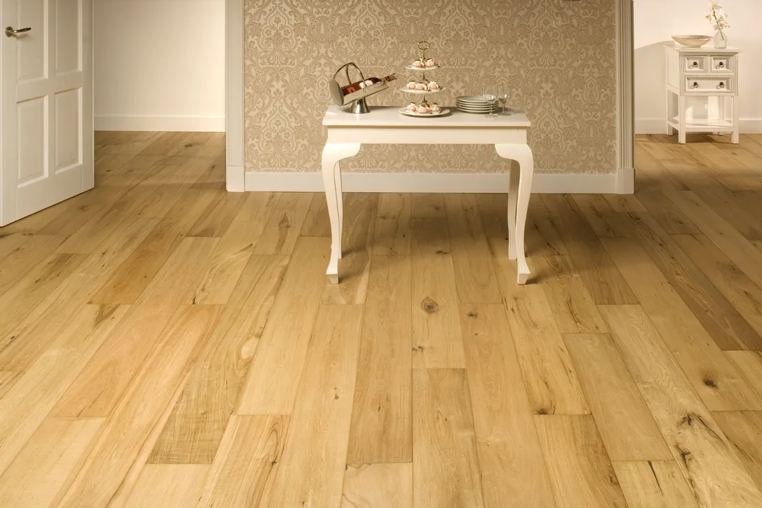 Solidfloor Originals Sahara Oak 5/8-in T x 7-1/2-in W Distressed Engineered Hardwood Flooring ( 31.086-sq ft / Carton ), photo 3 of 7