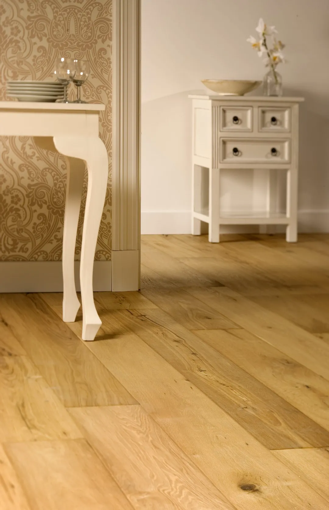 Solidfloor Originals Sahara Oak 5/8-in T x 7-1/2-in W Distressed Engineered Hardwood Flooring ( 31.086-sq ft / Carton ), photo 4 of 7