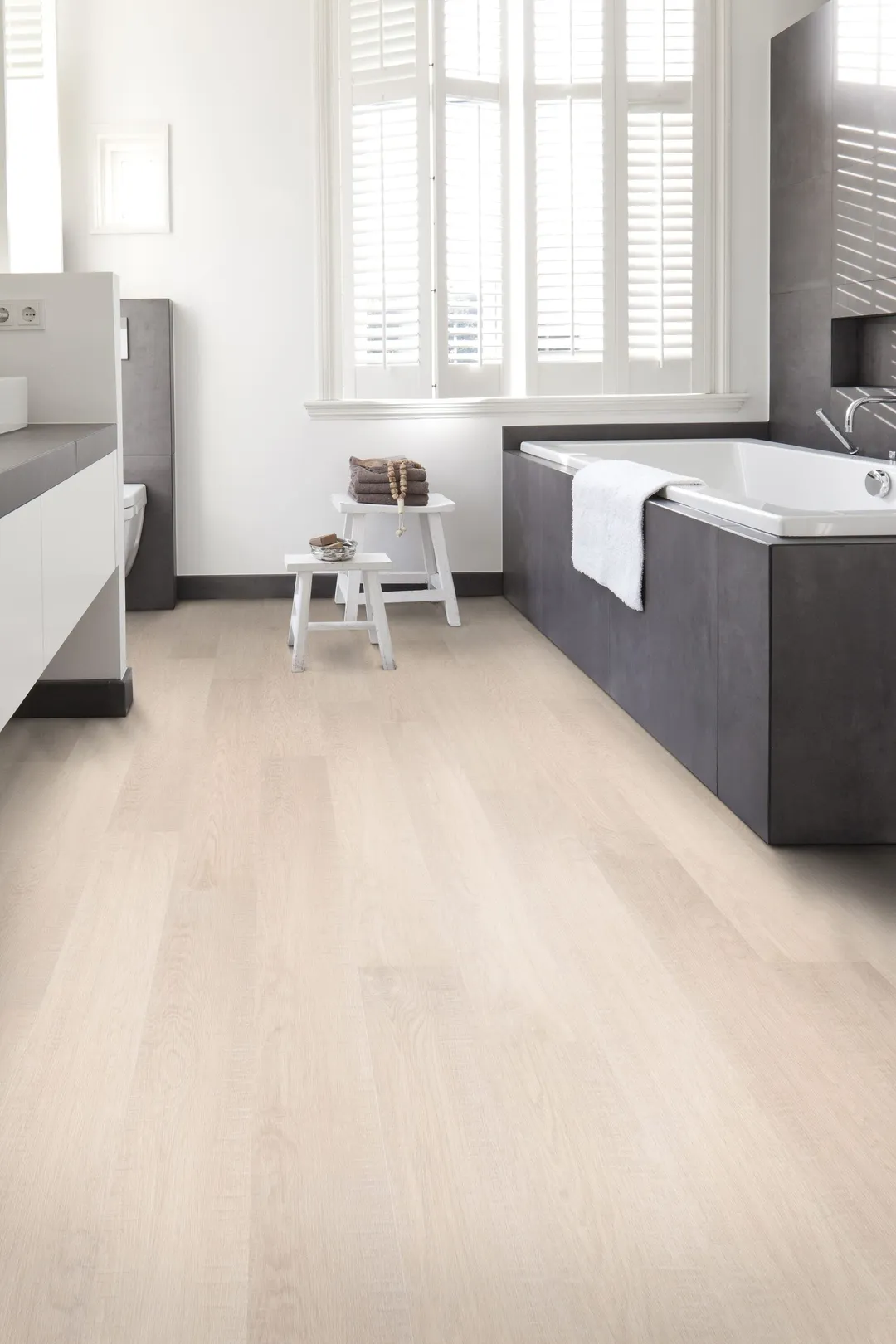 Solidfloor Originals New Hampshire Oak 5/8-in T x 7-1/2-in W Distressed Engineered Hardwood Flooring ( 23.306-sq ft / Carton ), photo 2 of 8