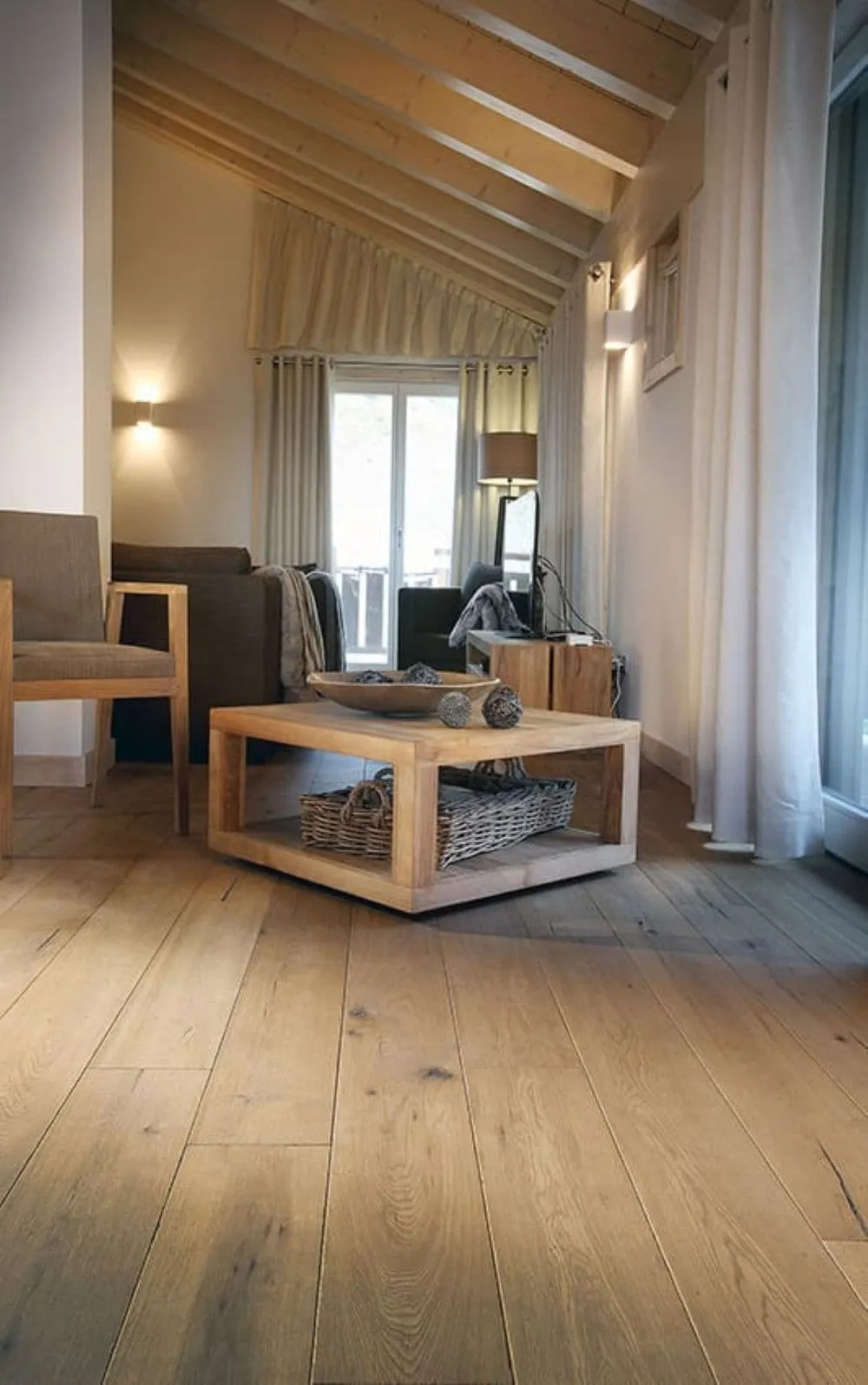Solidfloor Originals Kinabalu Oak 5/8-in T x 8-21/32-in W Distressed Engineered Hardwood Flooring ( 31.247-sq ft / Carton ), photo 4 of 7