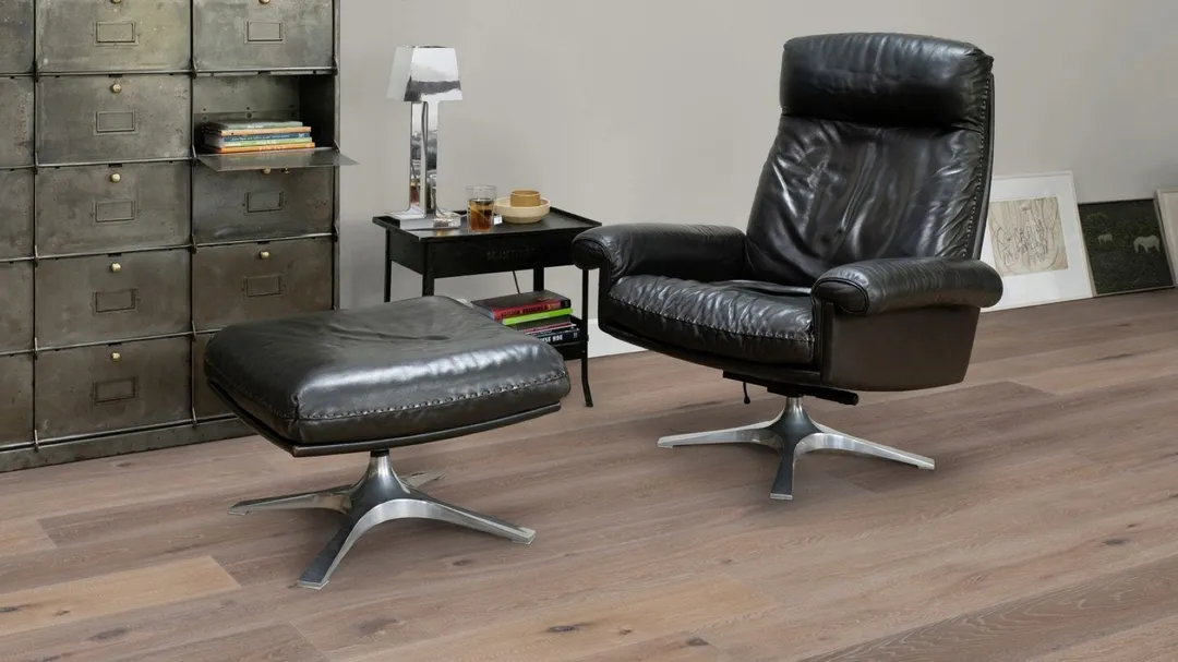 Solidfloor Originals Caucasus Oak 5/8-in T x 8-21/32-in W Handscraped Engineered Hardwood Flooring ( 20.831-sq ft / Carton ), photo 3 of 7