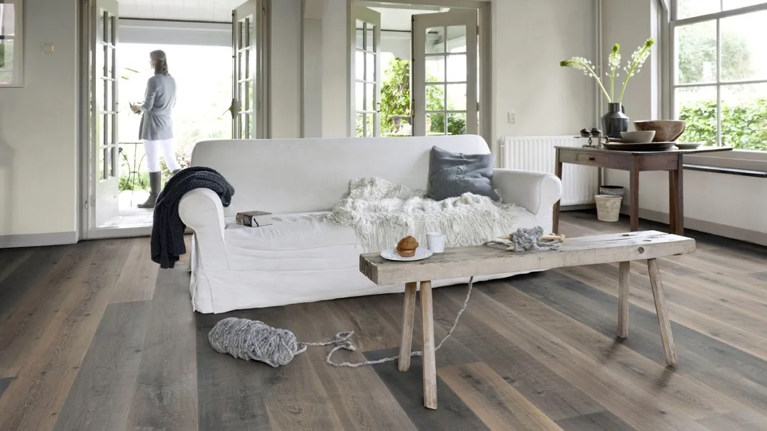 Solidfloor Originals Nova Scotia Oak 5/8-in T x 7-1/2-in W Distressed Engineered Hardwood Flooring ( 31.247-sq ft / Carton ), photo 4 of 7