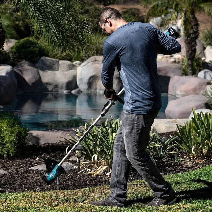Makita 18-Volt LXT Lithium-Ion Brushless Cordless String Trimmer Kit with bonus 0.080 in. x 175 ft. Twisted Trimmer Line, photo 4 of 11