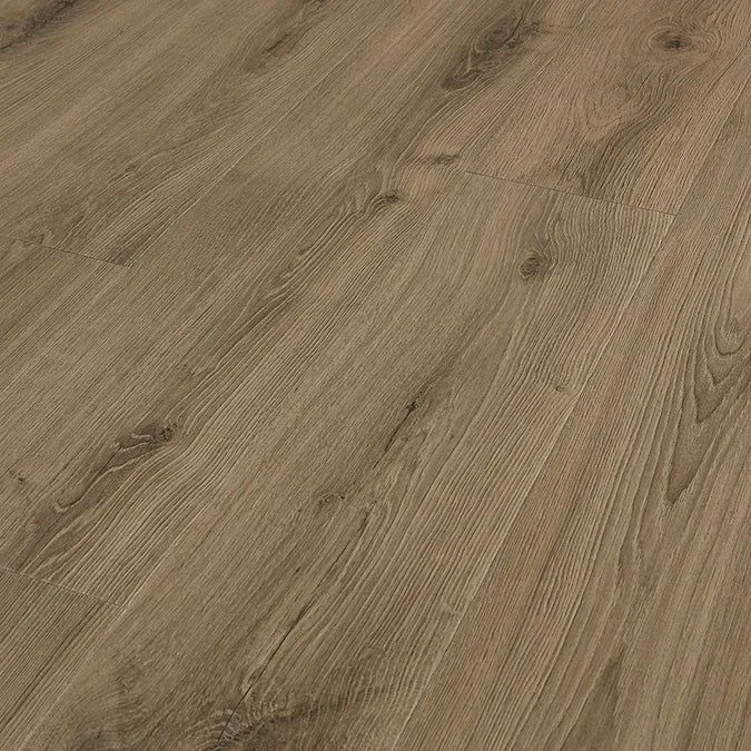 Pergo Pro +WetProtect Knightwood Oak Waterproof Laminate Flooring, photo 9 of 11