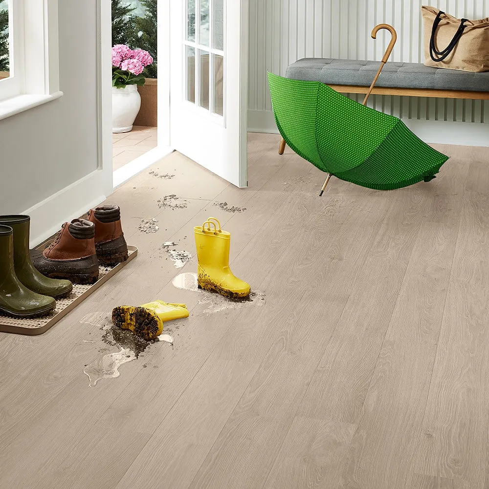 Pergo Pergo Pro with WetProtect Mapleford Oak 12-mm T x 6-in W x 47-1/4-in L Waterproof Laminate Wood Flooring ( 22.17-sq ft / Carton ), photo 3 of 10