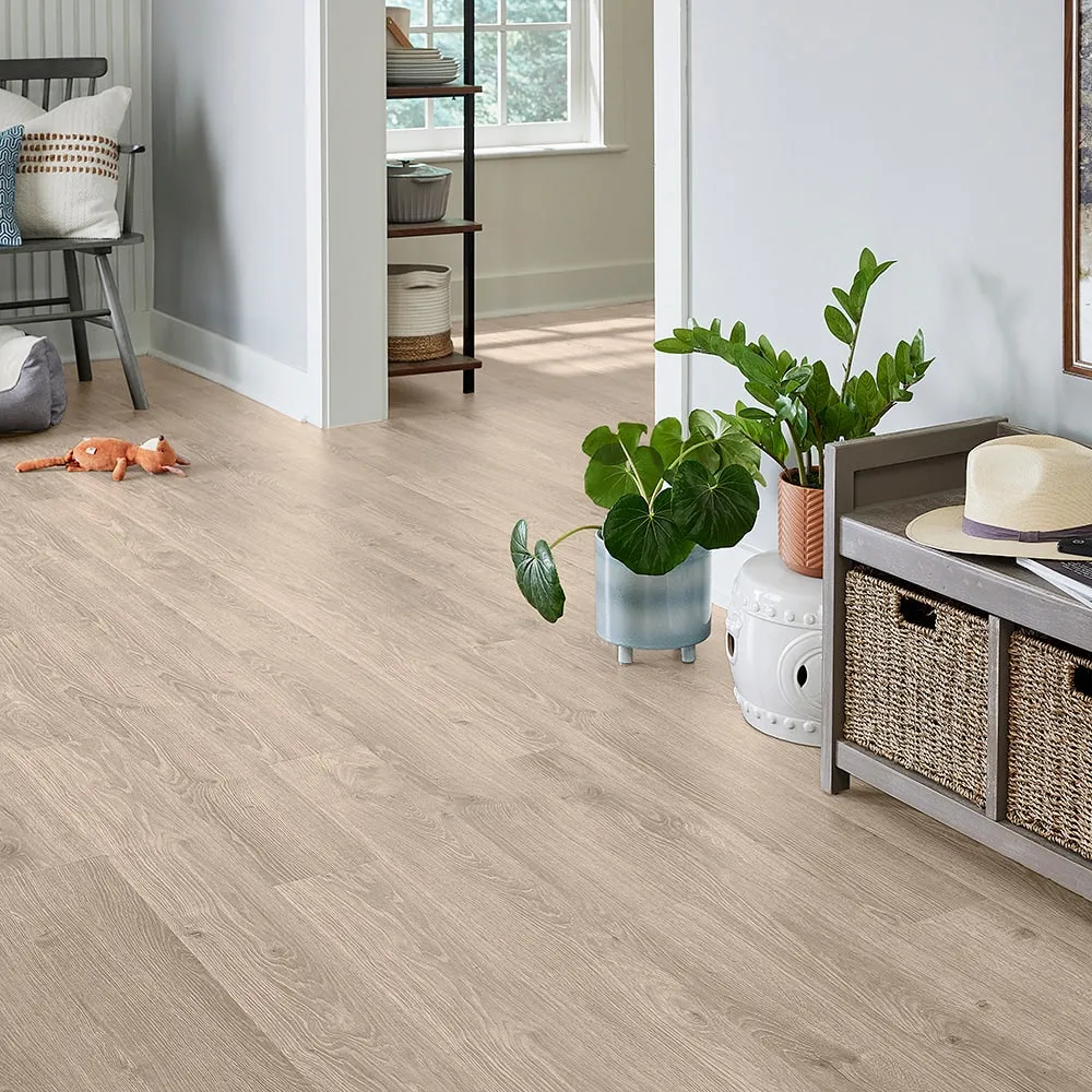Pergo Pergo Pro with WetProtect Mapleford Oak 12-mm T x 6-in W x 47-1/4-in L Waterproof Laminate Wood Flooring ( 22.17-sq ft / Carton ), photo 4 of 10