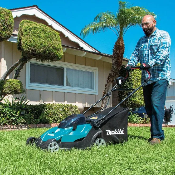 Makita 17 in. 18-Volt X2 (36-Volt) LXT Lithium-Ion Battery Cordless Walk Behind Push Lawn Mower (Tool Only), photo 9 of 9